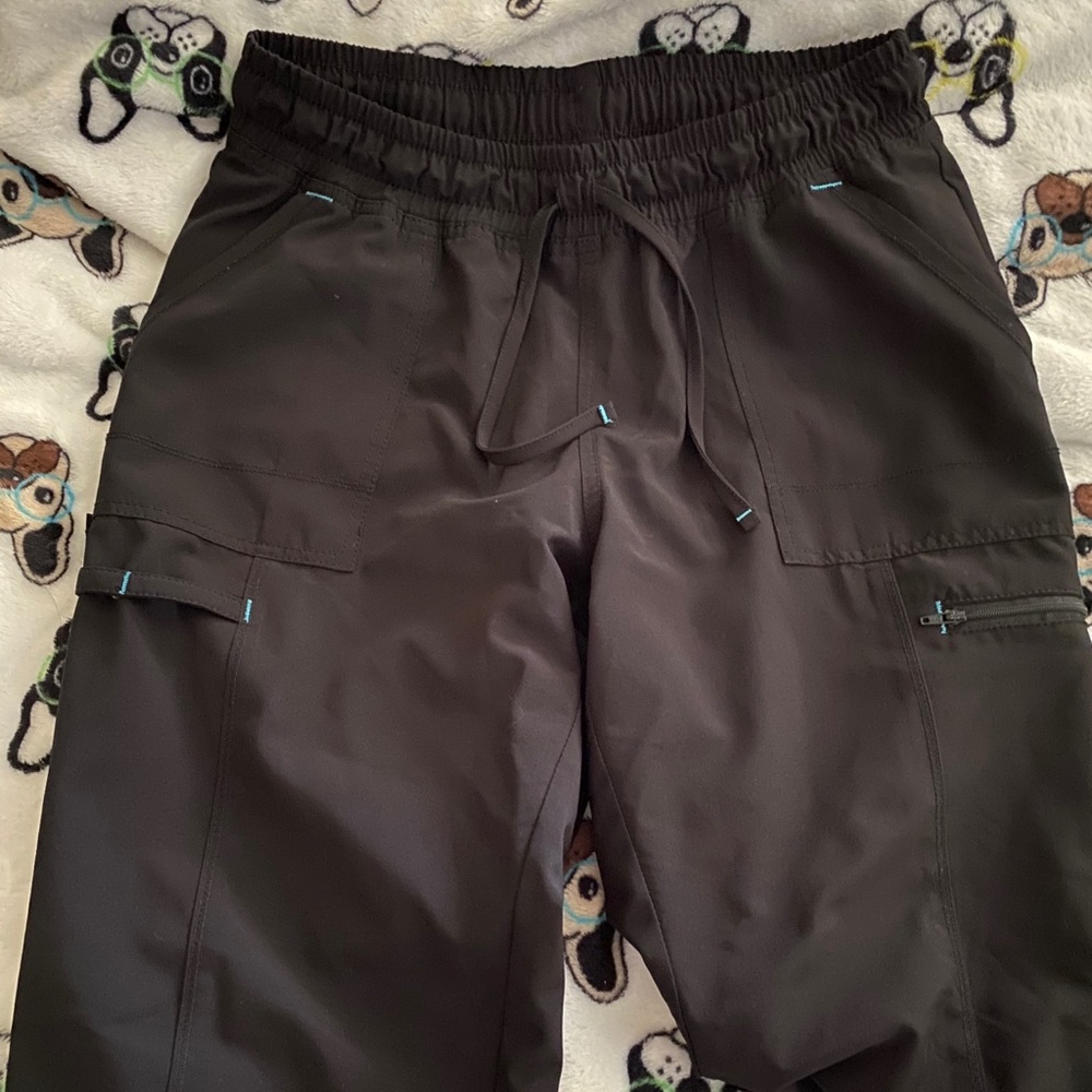 Black scrub star scrubs